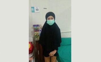 PEMKOT TANGGERANG SELATAN BERIKAN BANTUAN KEPADA AISYAH YANG KINI JADI ANAK YATIM PUATU KEDUA ORANGTUANYA BERUNTUN KENA COVID19.