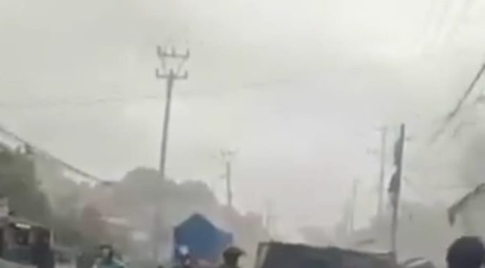 TRUK TABRAK RUMAH SEORANG IBU MENINGGAL DITEMPAT/LAKA LANTAS@MK