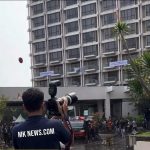 Eksekusi Pengosongan Lahan EKS Hotel Sultan Berujung Ricuh,Polisi Amankan puluhan massa.