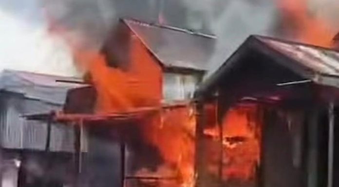Jago Merah Beraksi Lagi!…Tiga Rumah Hangus Terbakar dikampung Pasir Padang gelugur.