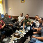 Silahturahmi diruang Komisi ll DPRD Sumbar Salamat Simamora Bahas Aspirasi dan Kemajuan Pasaman.