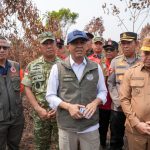 Menhut Raja Antoni turun ke Karhutla penanganan hutan terbakar.