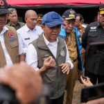 Ditanya kenapa ngak ikut kunjungan presiden ke. kalimantan-sumatera ini jawaban Menhut.