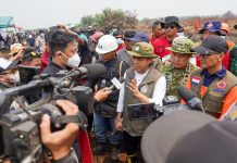 Potensi Awan Hujan Riau Menhut Raja Antoni minta OMC Dimaksimalkan.