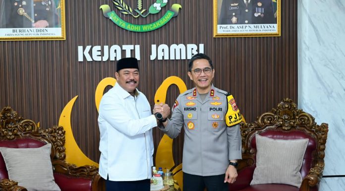 Kapolda Jambi Hadir Langsung ke Kejati,Sampaikan Ucapan Selamat Hari Lahir Kejaksaan RI.