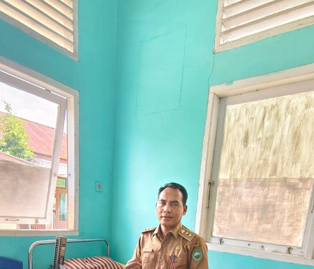 Wali Nagari tarung tarung Utara Budiman Nasution S,p turut mendonorkan Darahnya dipuskesmas Rao kec. Pasaman.